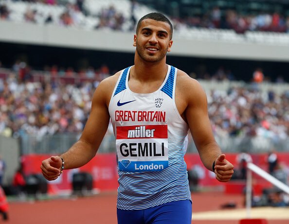 状态,跑出20秒43轻松获得预赛第一,决赛中他主要对手为休斯和弗朗西斯