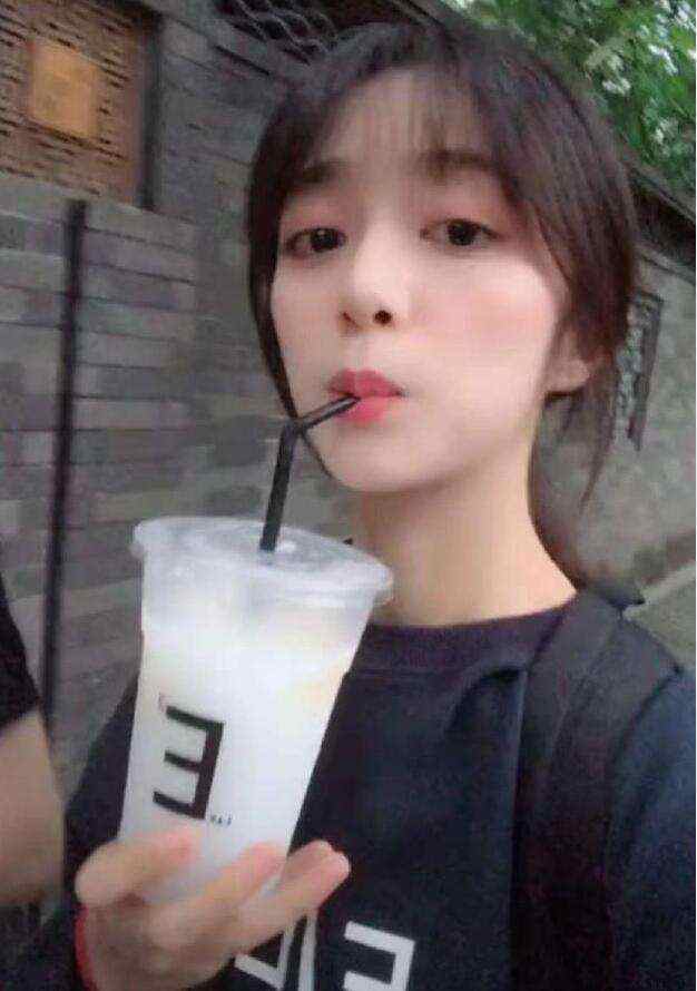 不知道他们在想些什么,不知道他们哪来的这些负能量,只能靠奶茶这种大