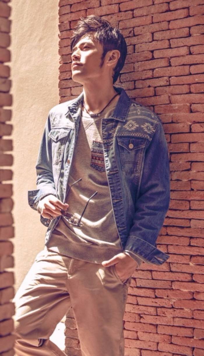 娱乐圈5位男星成功整容肖战判若两人而易烊千玺再次开挂