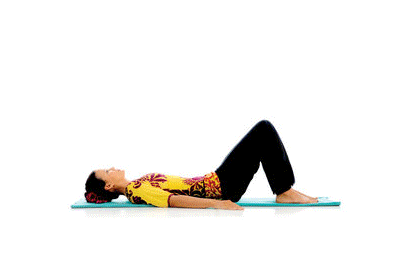 防风,暖身,按摩僵硬背部 瑜伽摇摆式