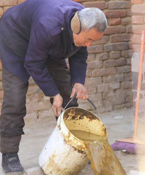 实拍中国最后的掏粪工人