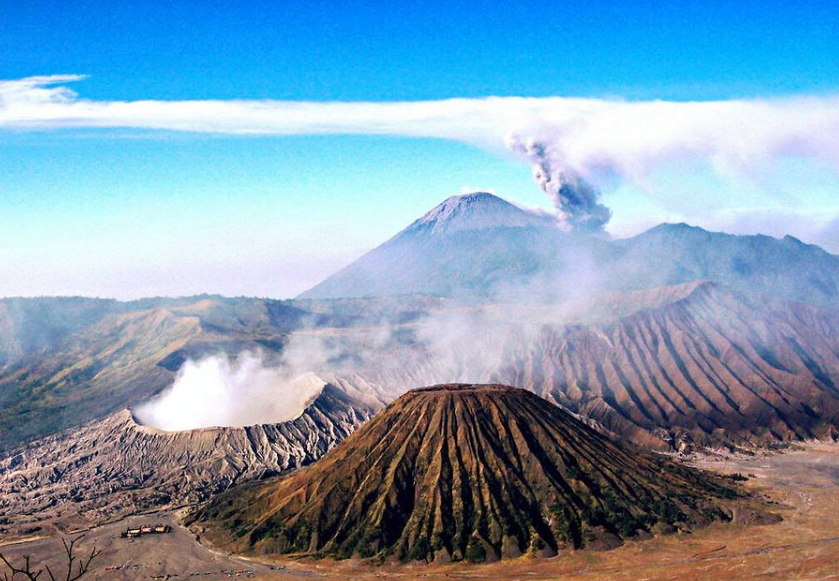 东南亚三座火山图片