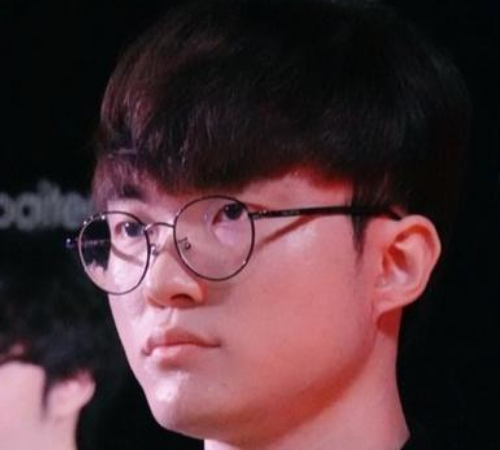 skt沉寂一年再度闯入s赛,faker赛后"表情包"再现!