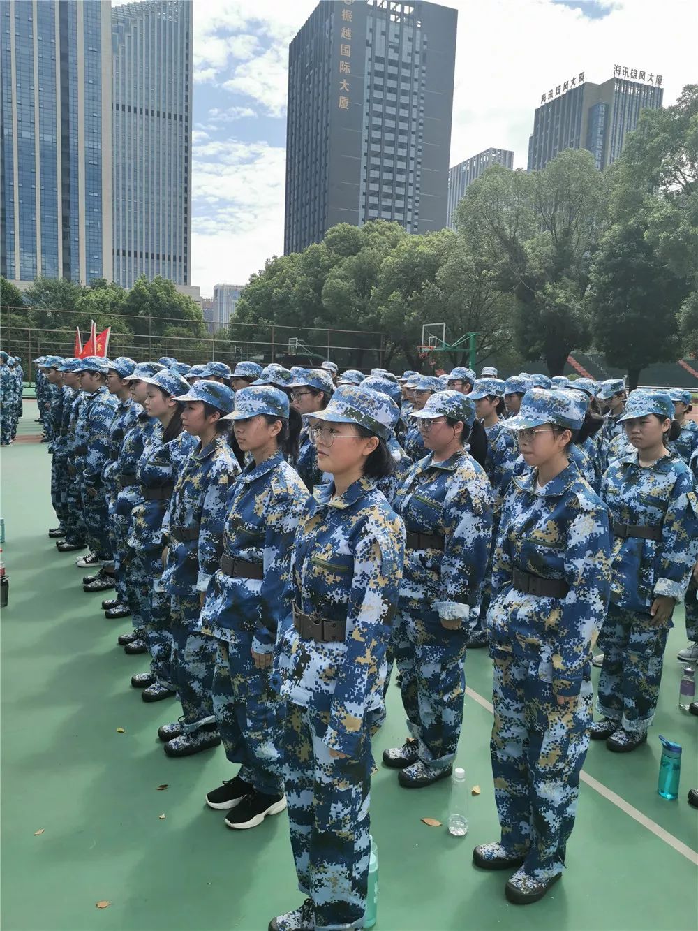 今日最亮每日之星代表感言113班赵晨羽:知道军人是怎么训练的,体会到