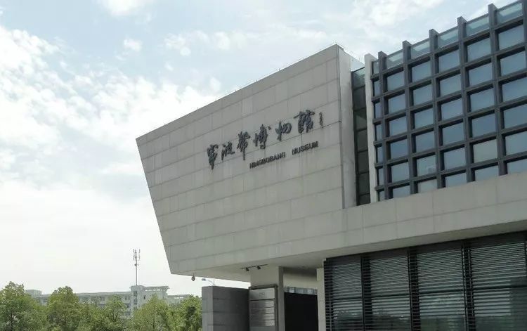 有老师提到学校对面"宁波帮博物馆"的英译,说馆方用的是ningbobang