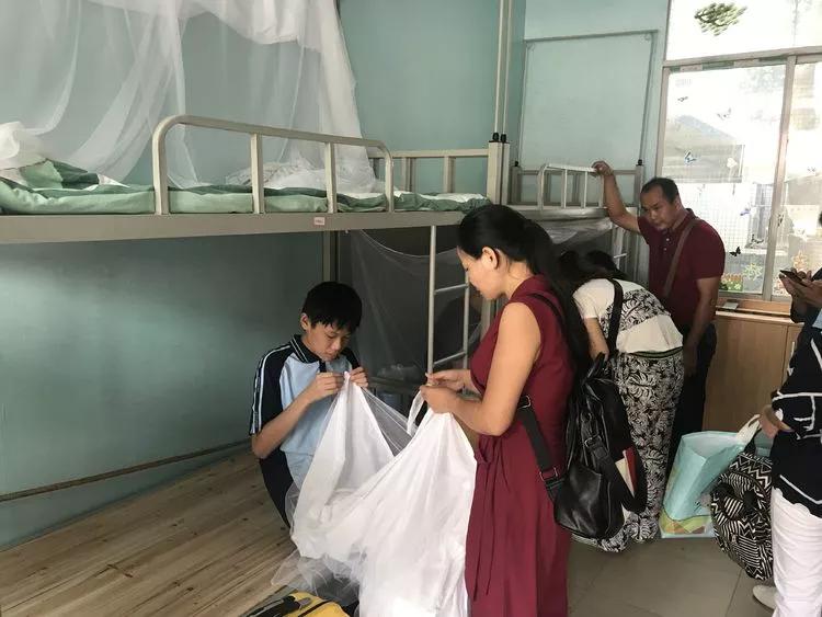 2019年广西民大附中初一新生报到记