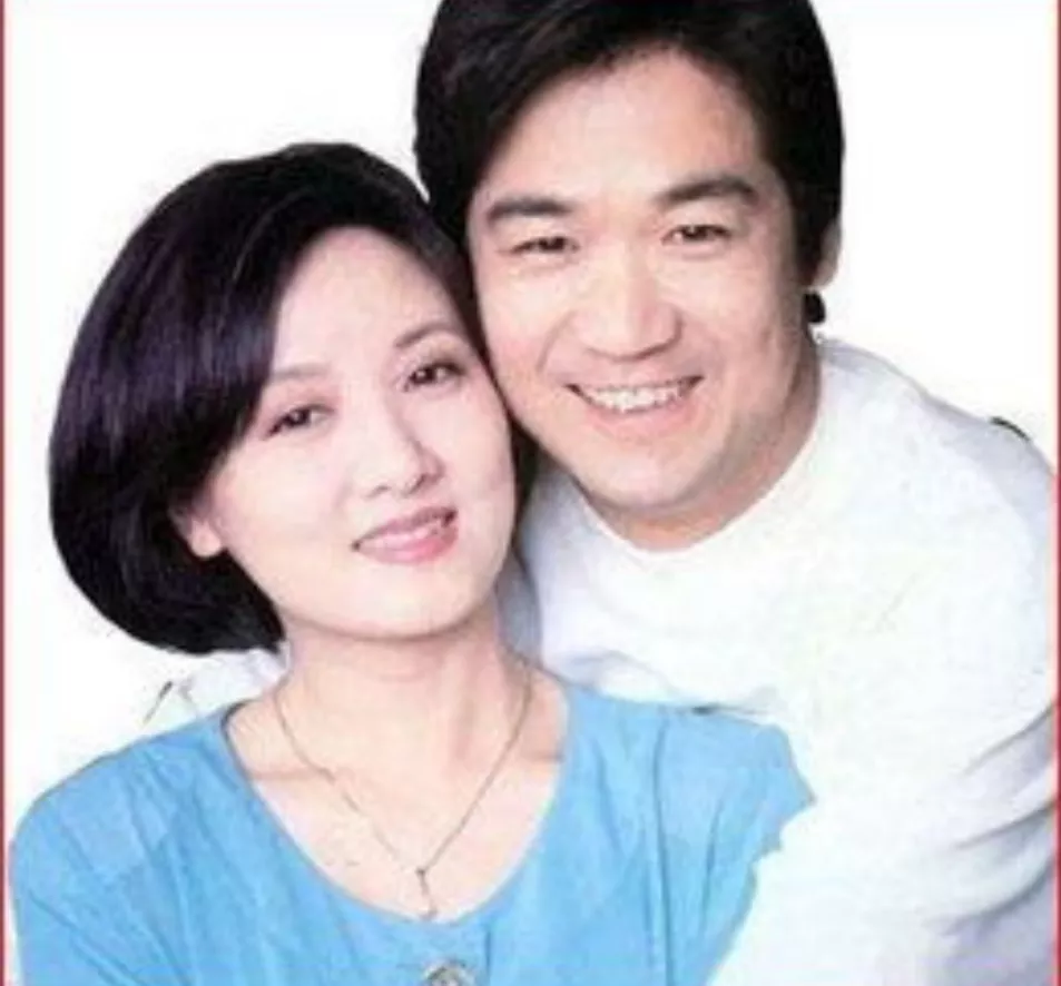 61岁王熙凤近照,素颜出镜略显憔悴,为张国立,答应一辈子不生育_邓婕