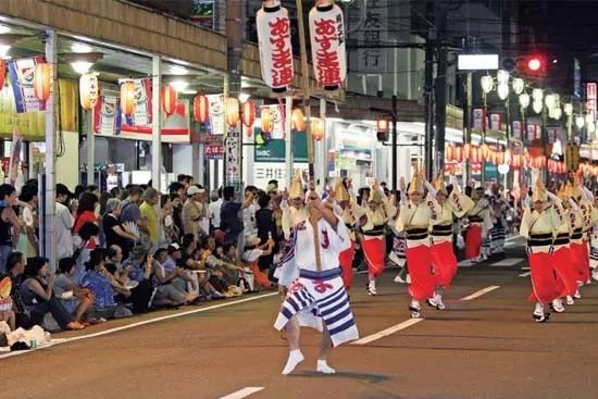 日本人的激情所在千人齐跳阿波舞