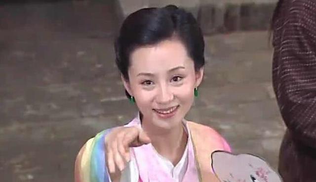 黄晓明的三位前女友旧照:秦岚李菲儿都很美,有位被说很像萧蔷_刘立淇