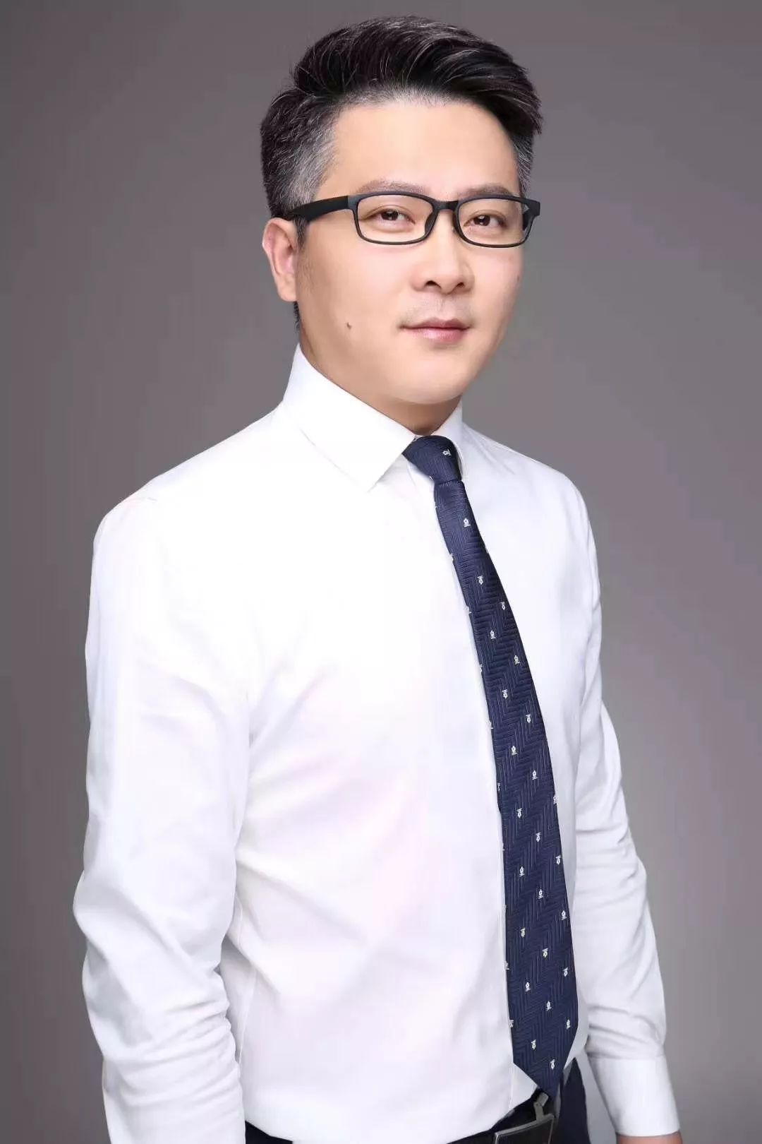 雨新&周锐 牙齿美白技术原理与实践 2019.9.18-20 昆明 周 锐