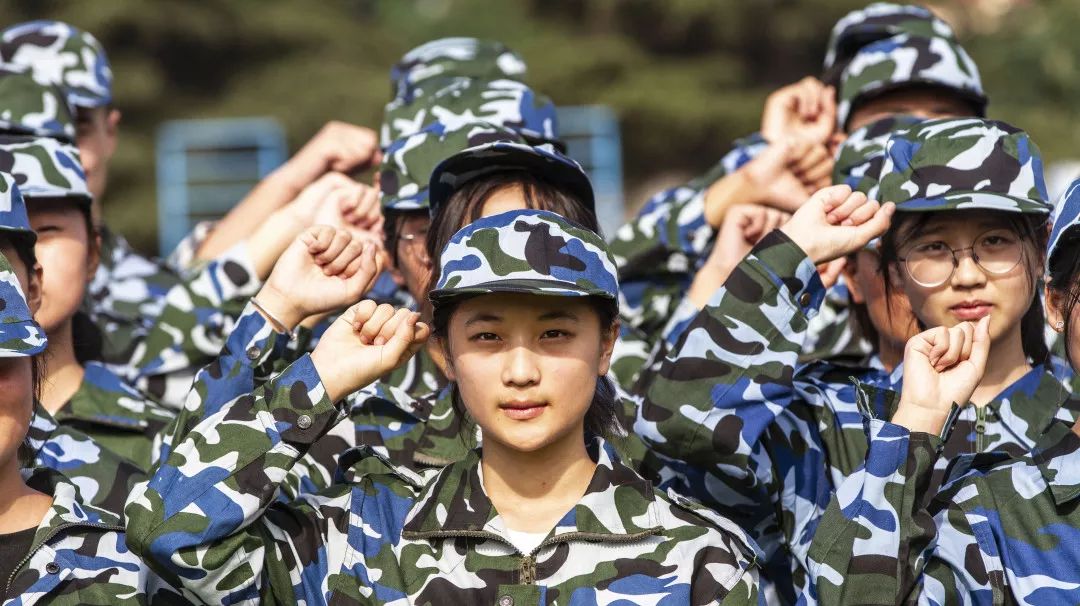 未成年人思想道德建设丨岚山一中举行2019级新生军训开训式