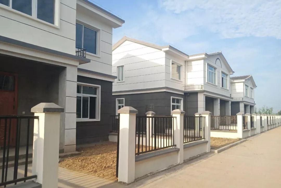 凌城镇龙河新村上房百姓们搬进新家啦