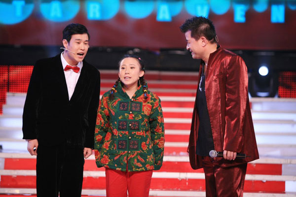 在游艇的在甲板上可以看到丫蛋的照片,与小鹏飞与丫蛋亲密的接吻照