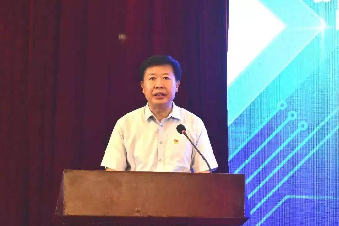 会上,高密市委书记卞汉林代表市委,市政府向"高密一号"卫星成功冠名