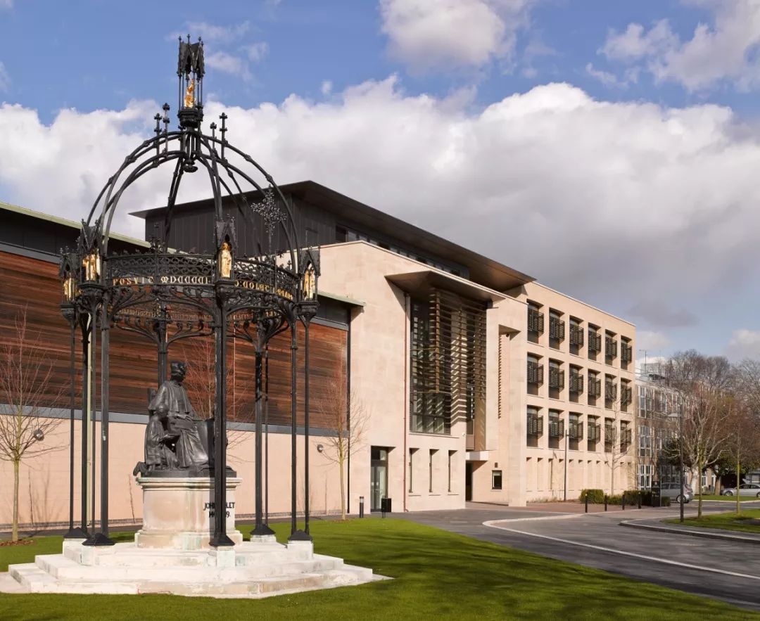 【英国中学推荐】原来英国top1男校长这样……_lord