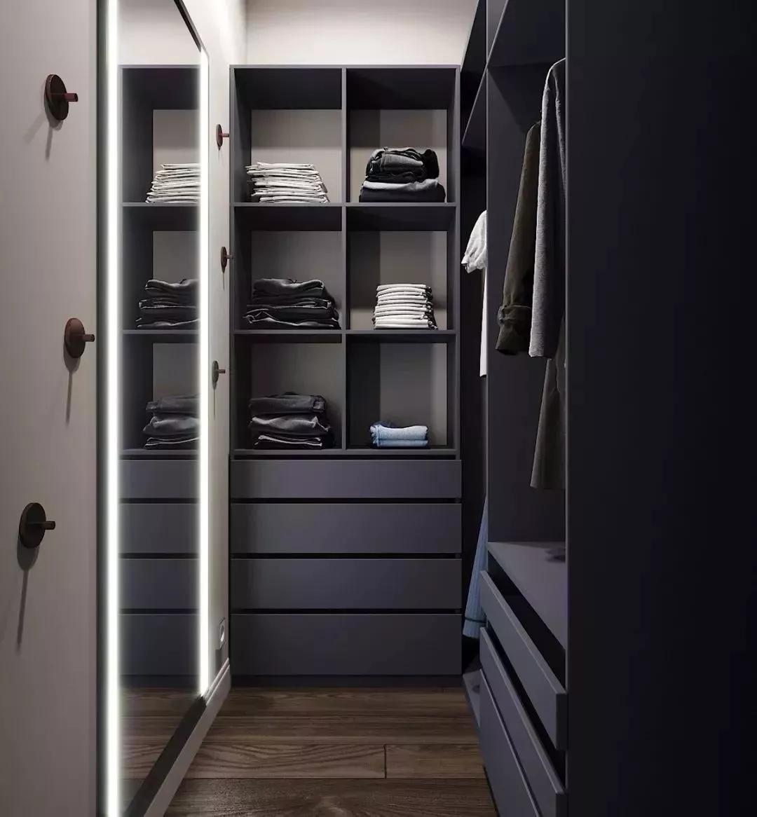 接着我们一起来看完美的主卧是怎样的呢女主的梳妆台自然得有嵌入式