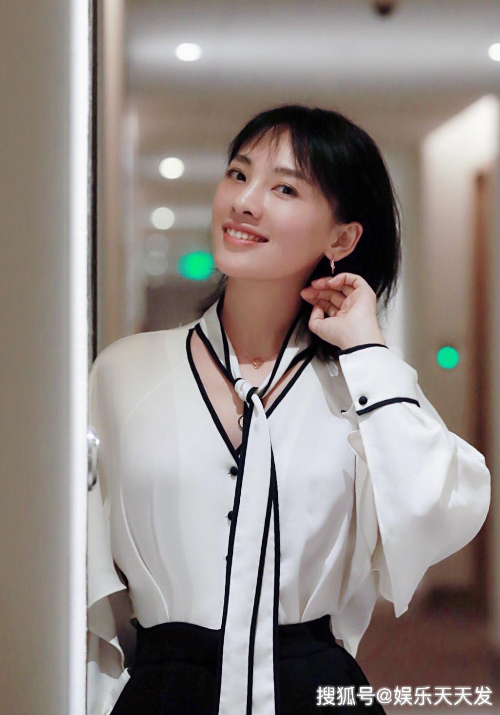 陈维涵亮相优秀电视剧百日展活动启动仪式,用作品向致敬