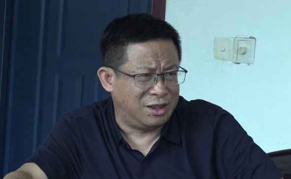 当天中午,马世雄一行在食堂匆匆吃过午饭,便来到扶贫公路施工现场