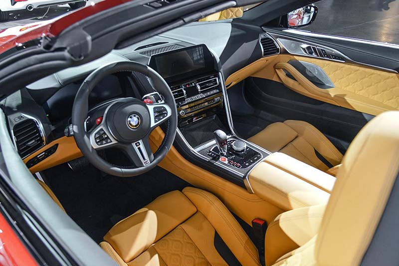 【宝马m8 参数     )双门敞篷版实车内饰图】