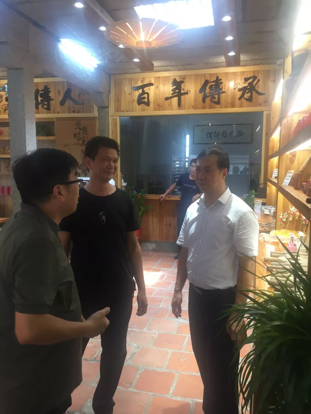 石狮市委书记朱启平调研永宁古卫城保护与提升工作进展