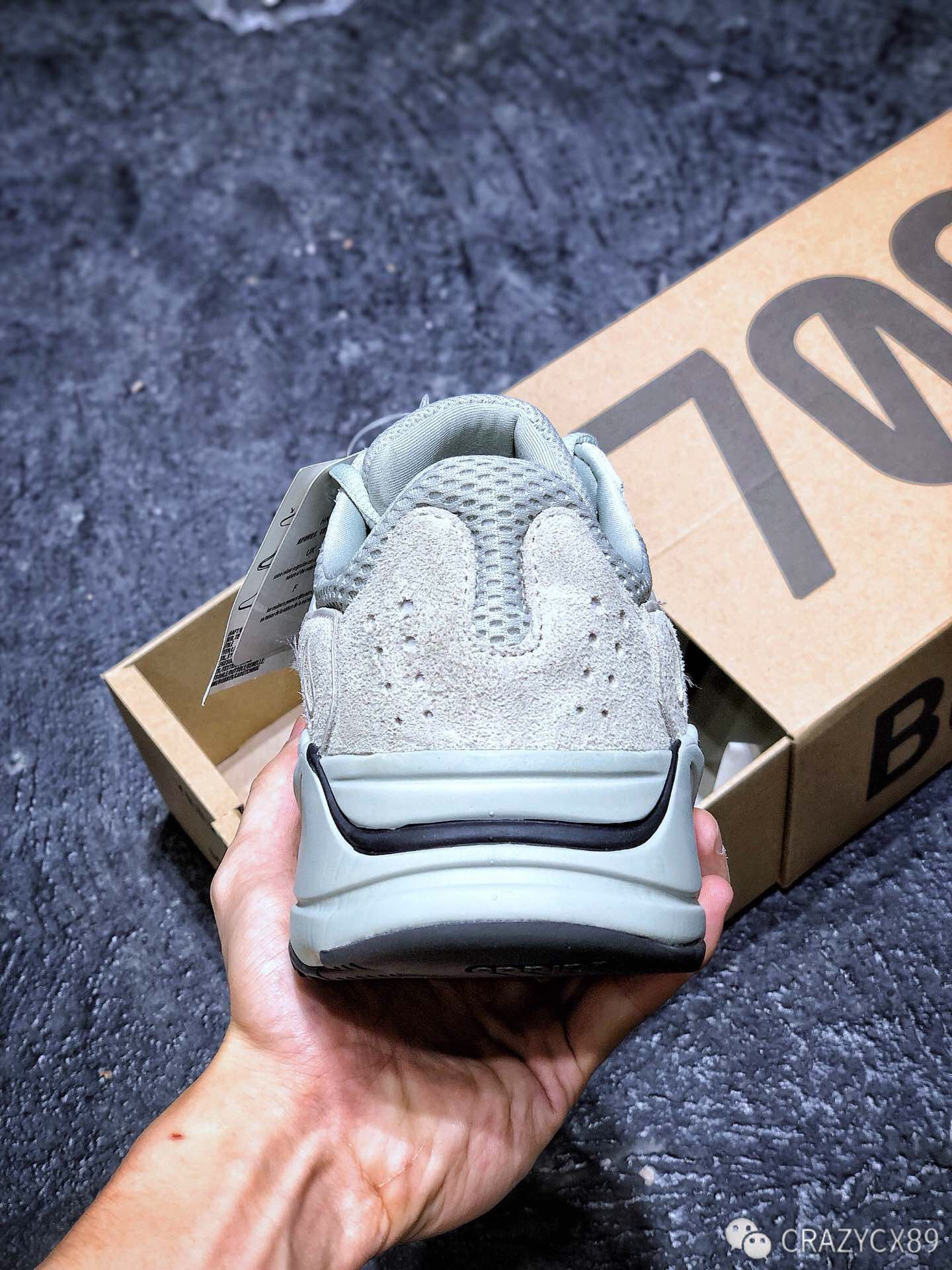 阿迪达斯盐雾老爹鞋adidasyeezy700boostrunnersalt椰子海盐