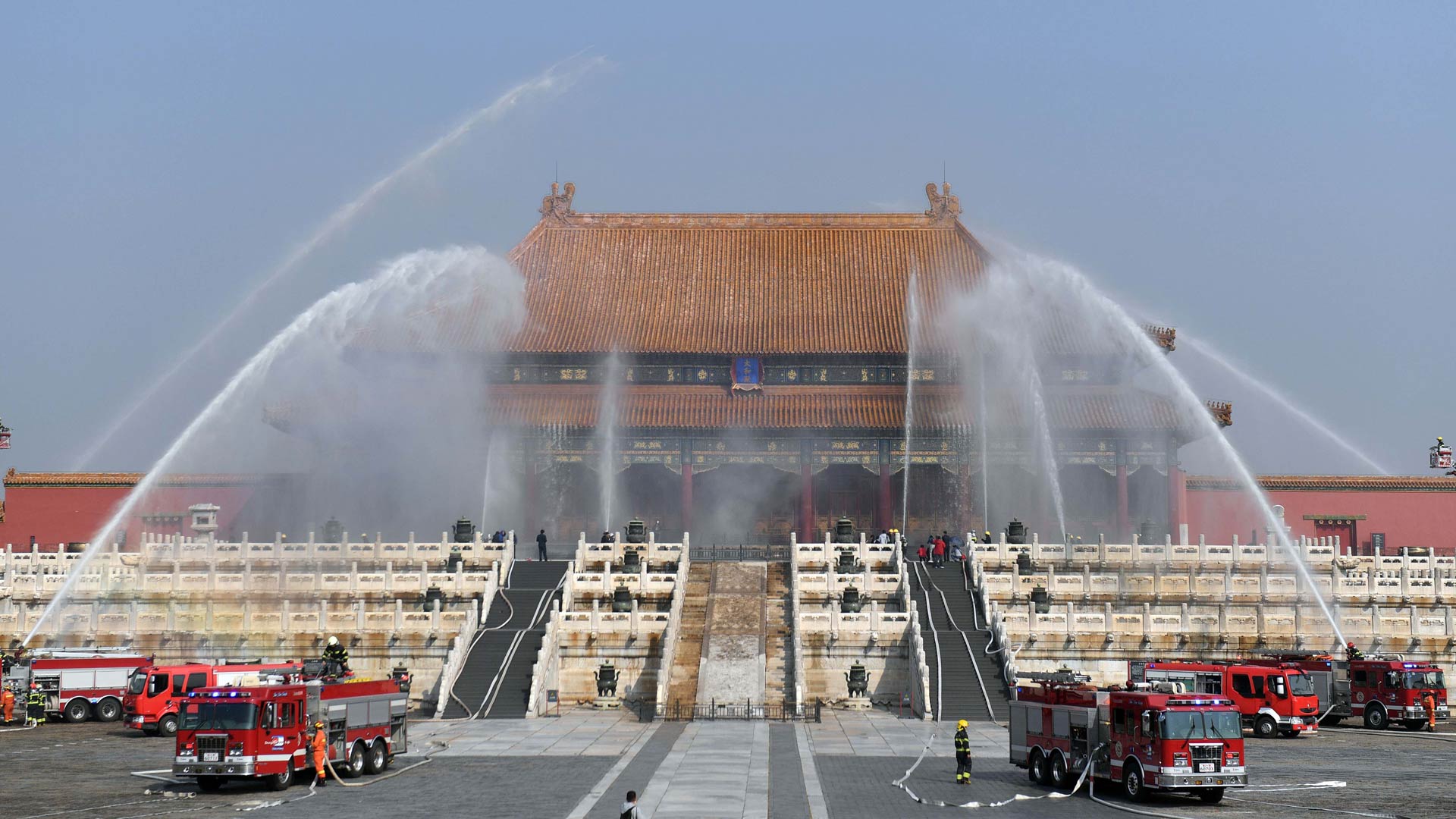 4866个灭火器,700名员工拉网式清场,揭秘故宫是如何防火的? _消防栓