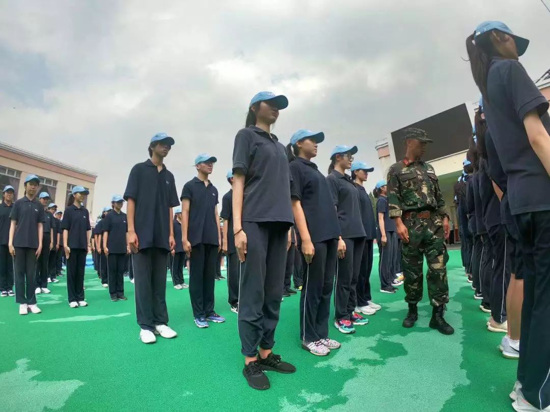 逐梦未来笃行扬帆记世外中学dp2019级新生军训