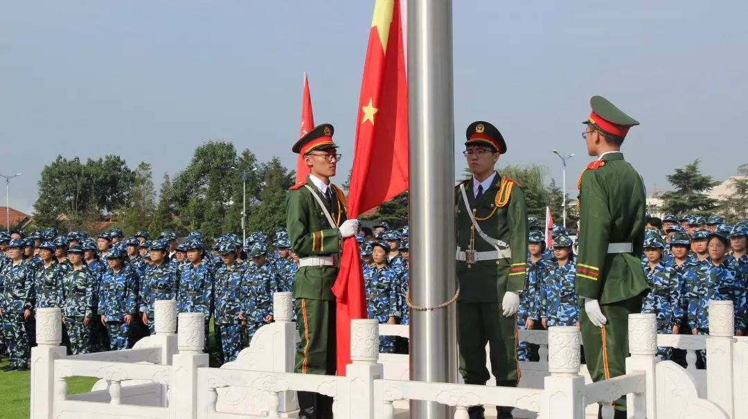 未成年人思想道德建设丨岚山一中举行2019级新生军训开训式