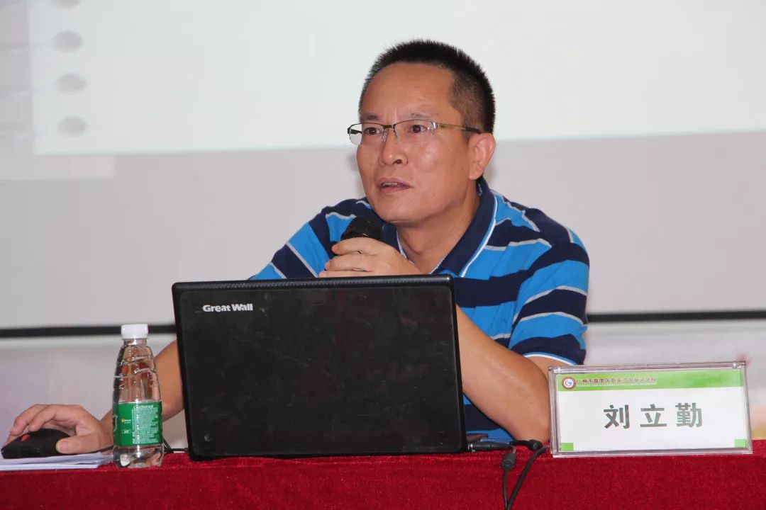 本次培训由石基中学刘立勤副校长主讲《做一个让学生记住课堂的老师》