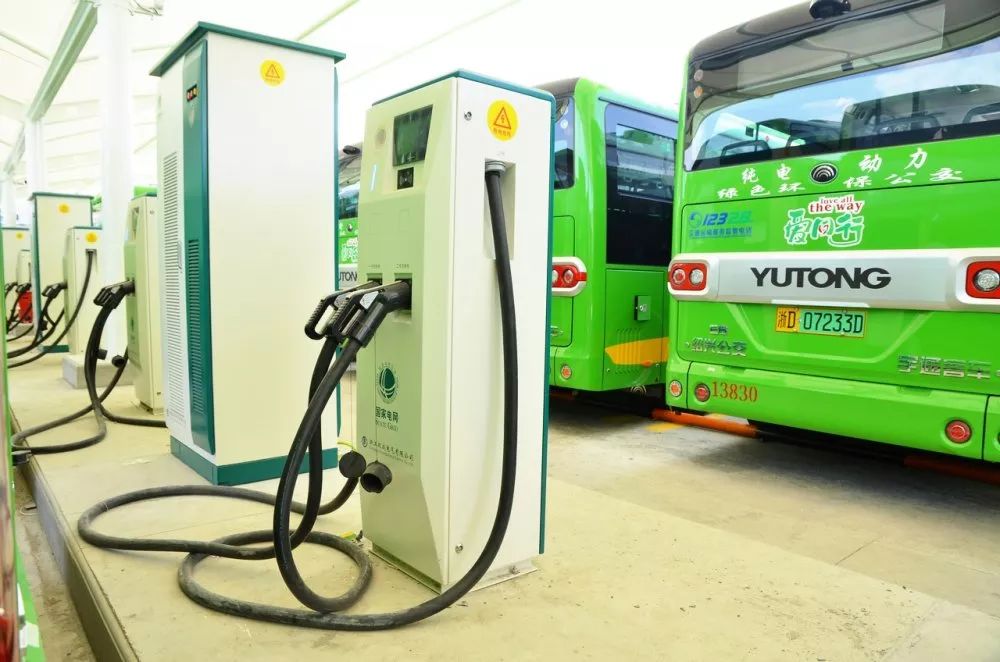 可行驶200公里左右纯电动公交车最快充电一小时同时