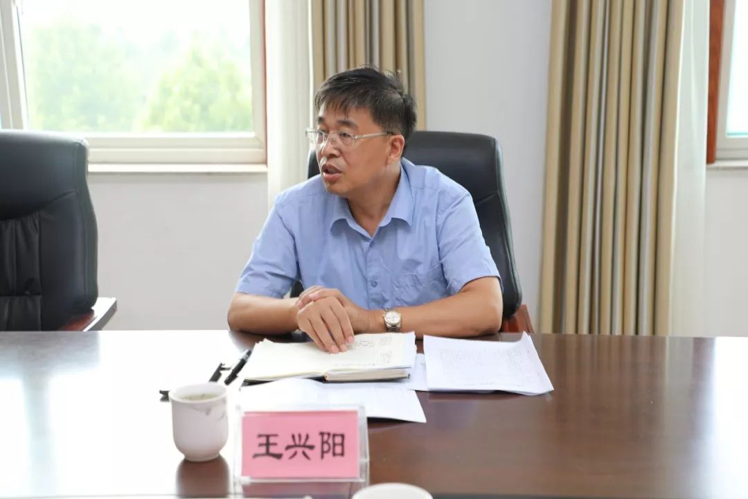 县委常委县委办公室主任张连福到龙桑寺镇调研指导软弱涣散村