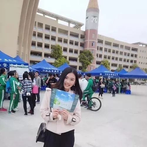 陈诗远在化州一中而为什么听到化州乡音出现在电视屏幕前,很多化州人