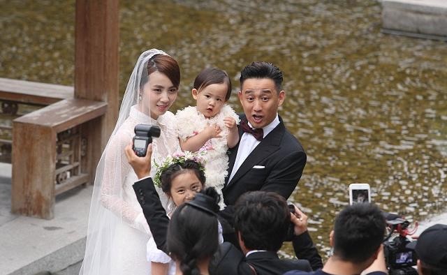 在外神算子,在家黄小厨,殊不知他还是奶爸_黄磊和