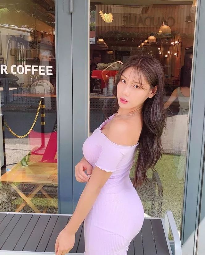 露再多也高级95后肉食系女模如何惊艳韩国