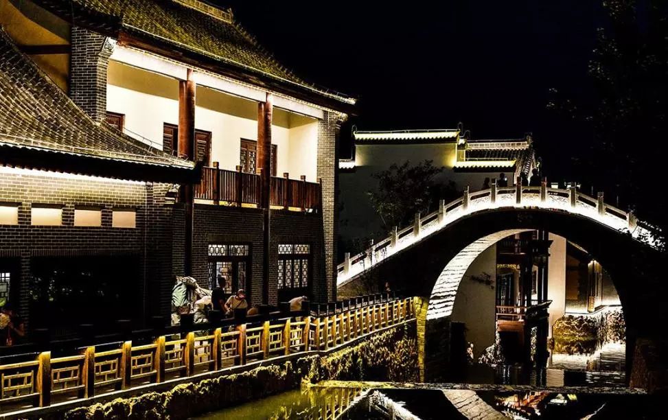 德明古镇,开启你的仲夏夜之梦