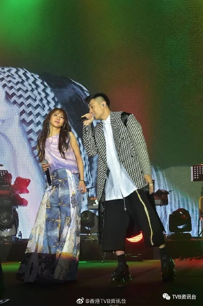 菊梓乔个唱顺利完成绯闻男友张景淳不见影