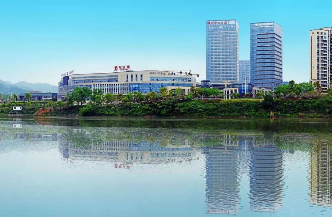 常山东方广场酒店坐落于紫港街道春江路38号,是浙江衢州东方集团按照