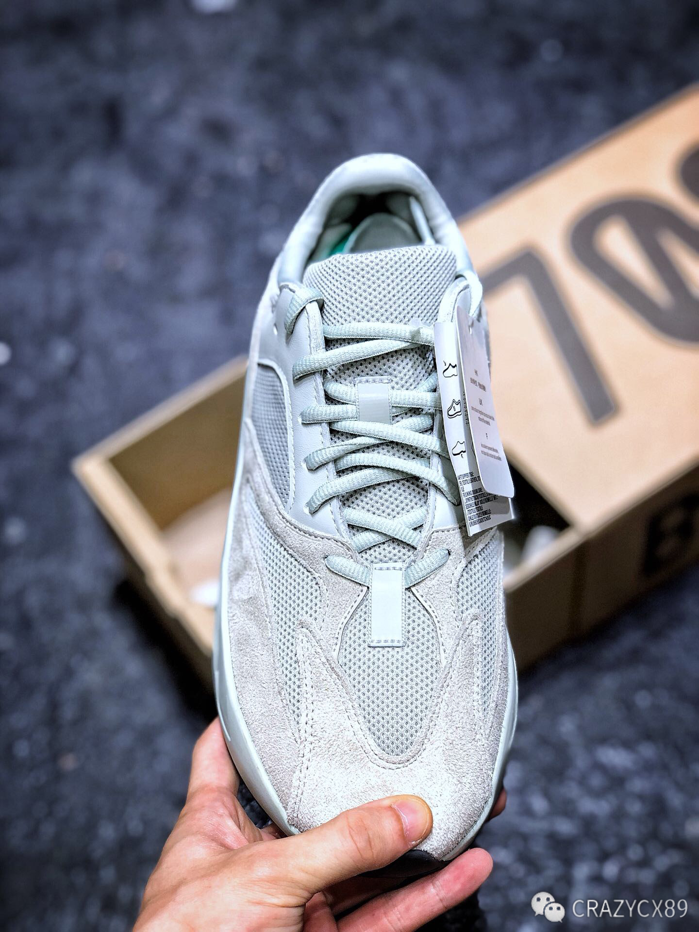 阿迪达斯盐雾老爹鞋adidasyeezy700boostrunnersalt椰子海盐