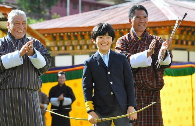 原創日本皇室文仁一家結束訪問不丹回東京!13歲獨苗小王子笑起來真甜