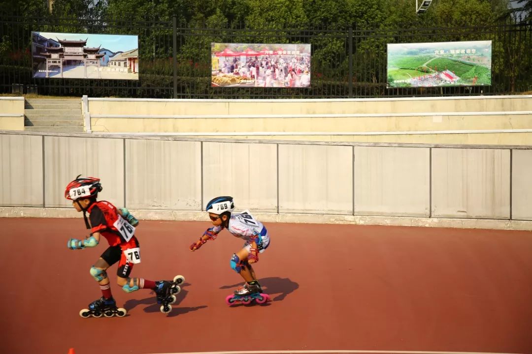 竞速绿色滨湖滨湖轮滑场火力全开