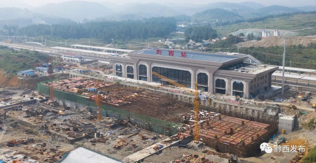 黔西全力加快建设进度站前广场初具雏形