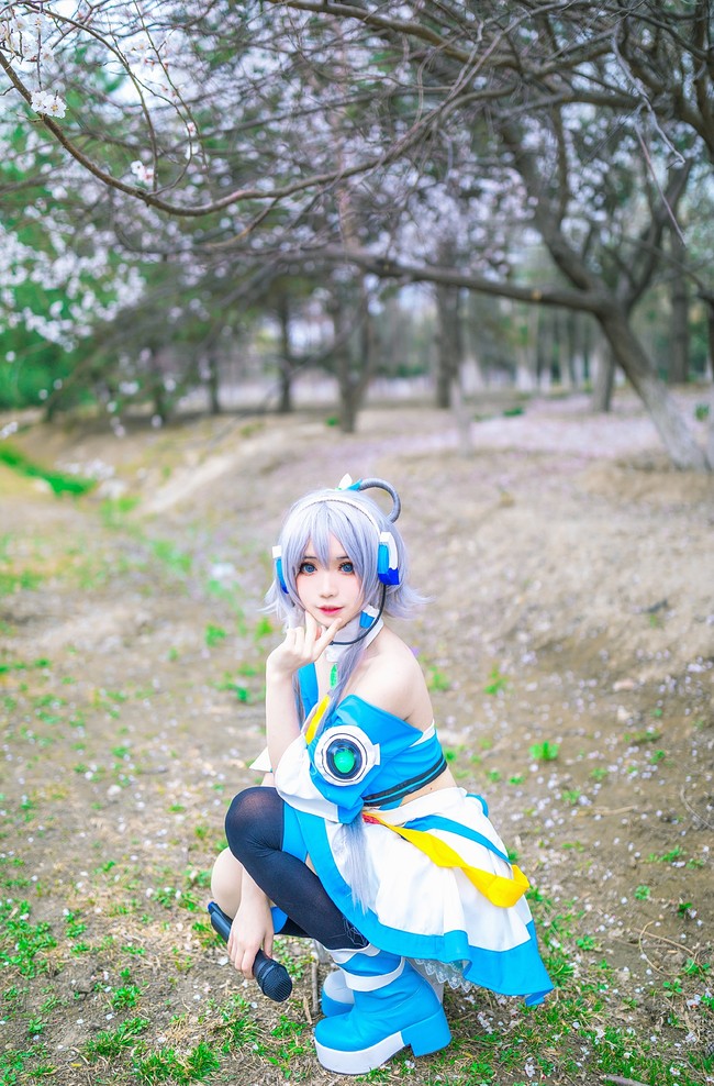 二次元洛天依同人cosplay