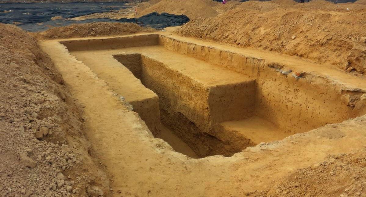 坟在古代是最常见的一种坟墓,是古代平常老百姓死后安葬的地方.