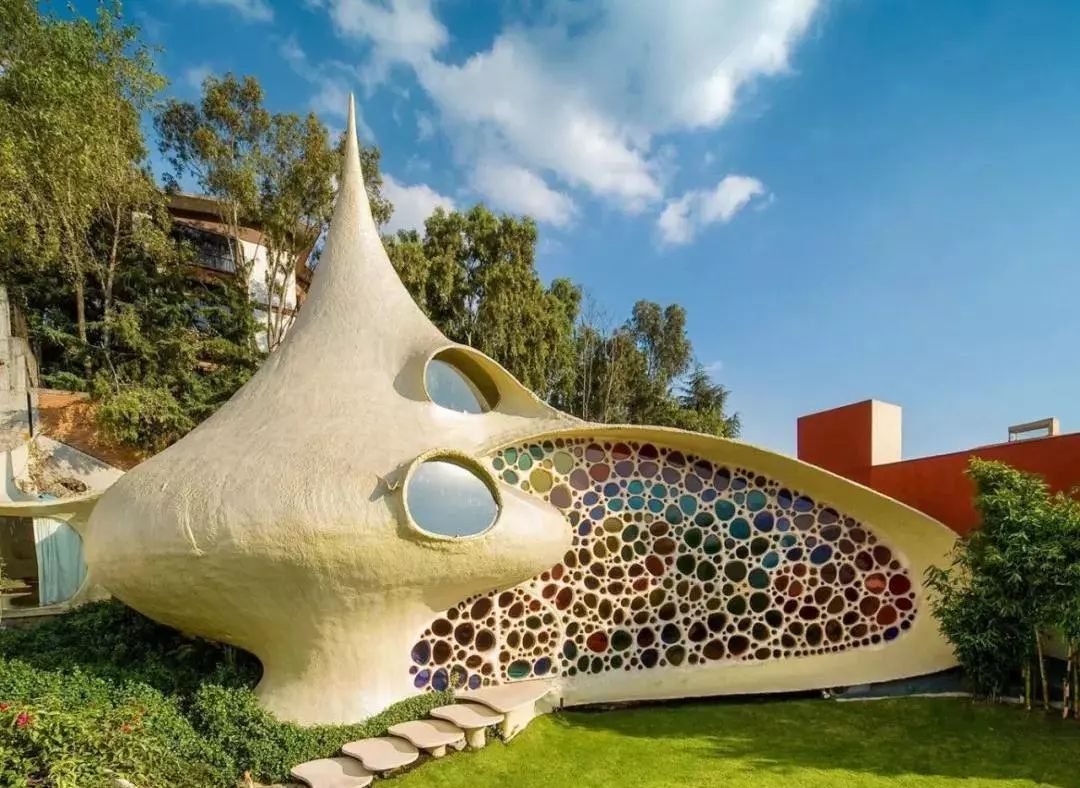 71岁的他像高迪一样疯狂,造了个让人心惊肉跳的蛇屋,震撼世界!_建筑