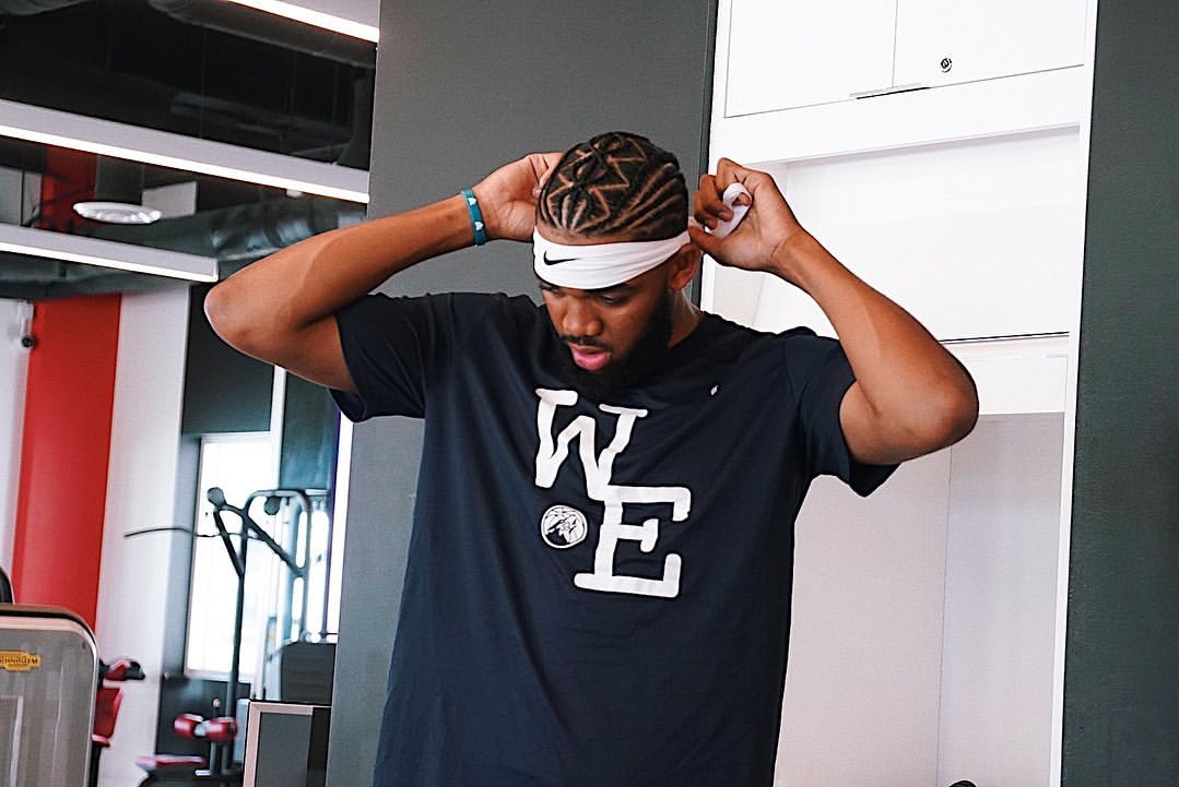 高清图唐斯晒出训练照潮流发型吸睛引关注