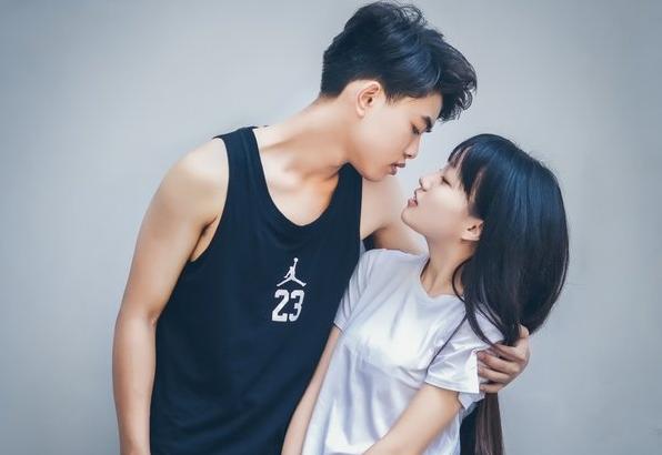 经常用这些眼神看着你的男孩子他大多是在暗恋你