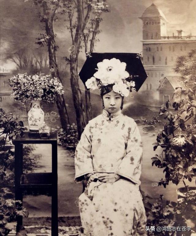 清末罕见照片,驼背的皇后,16岁的婉容,图七老宫女扛着国舅爷_溥仪