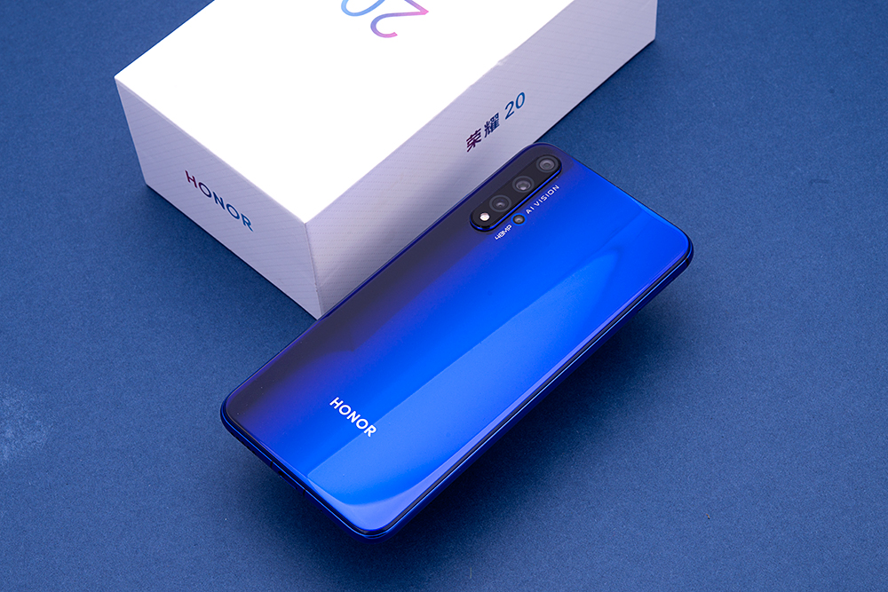 荣耀20幻影蓝开箱光影幻变定格奇幻之美