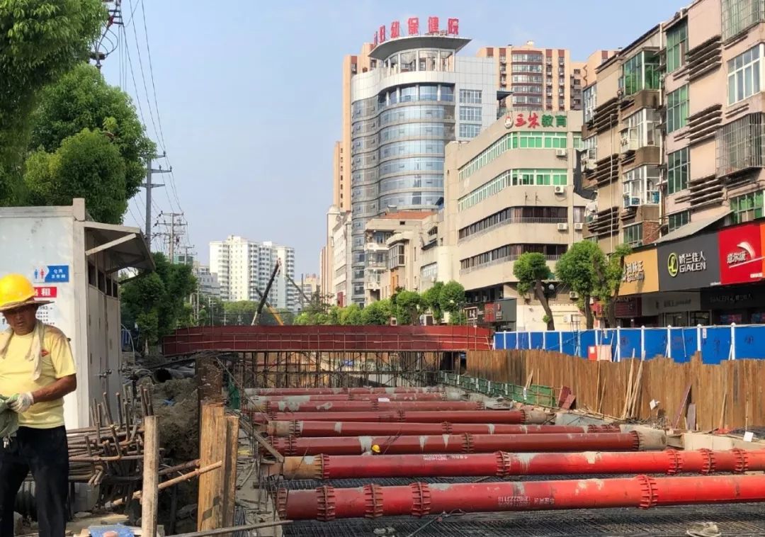 【热点】孝感城站路新建一条红色过街便桥,在这→_通道