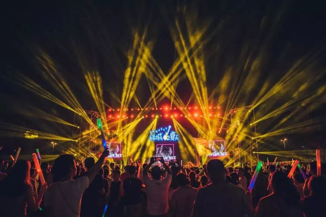 摇滚魅力夏日活力2019绿城的夏天草坪摇滚音乐节燃情一夏